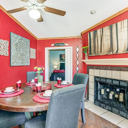 College Station Getaway With Hot Tub And Courtyard! Villa Exterior photo