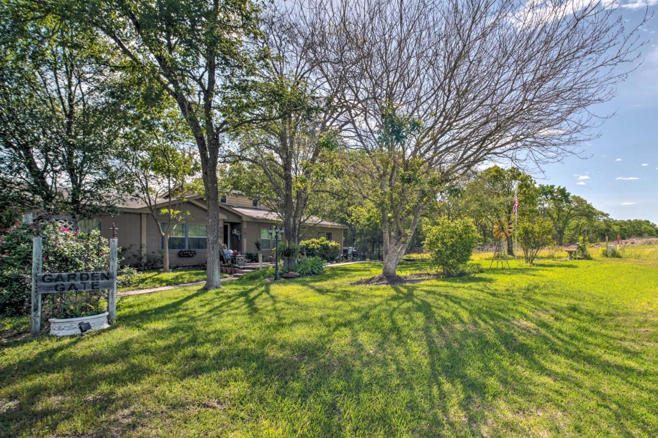 College Station Getaway With Hot Tub And Courtyard! Villa Exterior photo