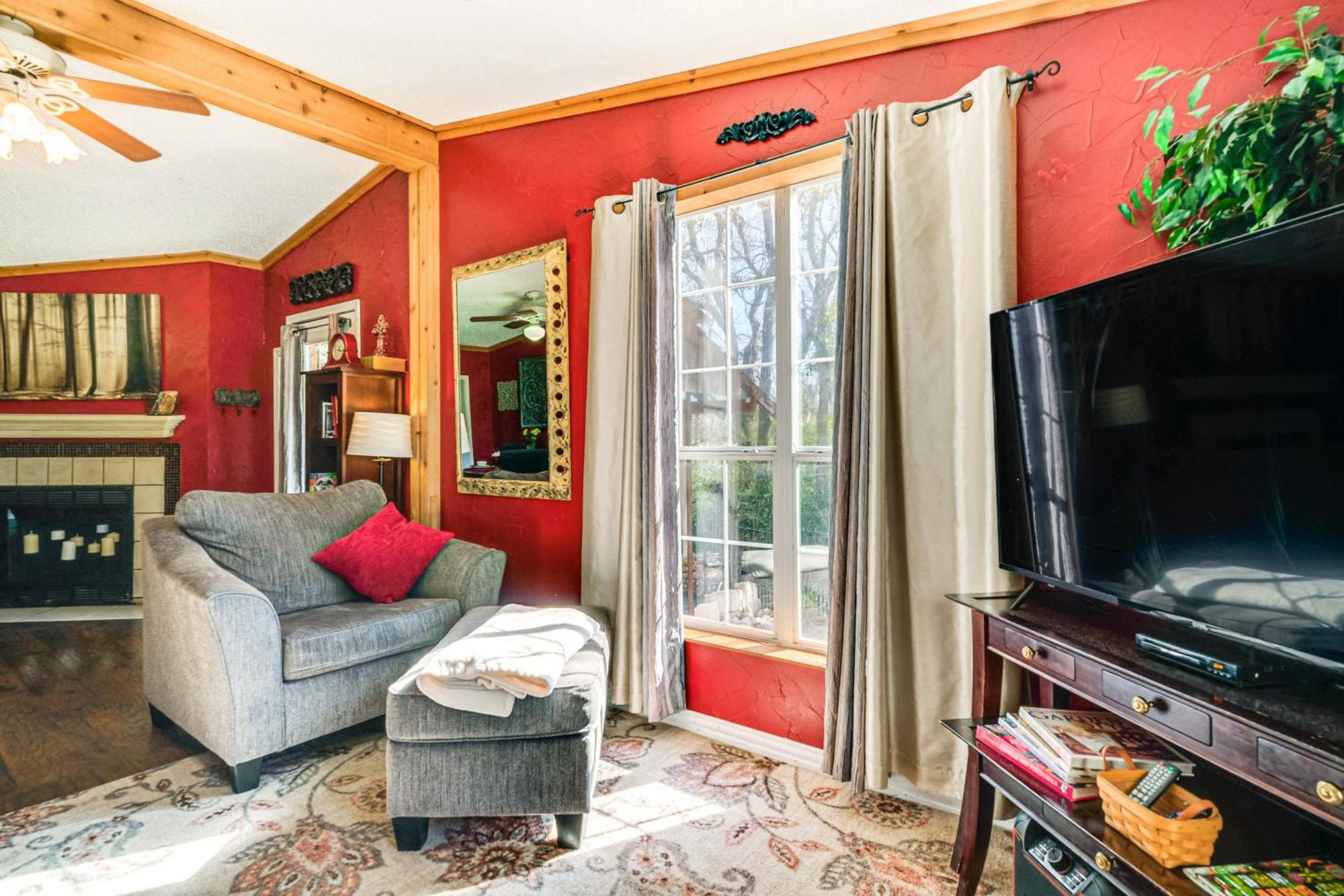 College Station Getaway With Hot Tub And Courtyard! Villa Exterior photo
