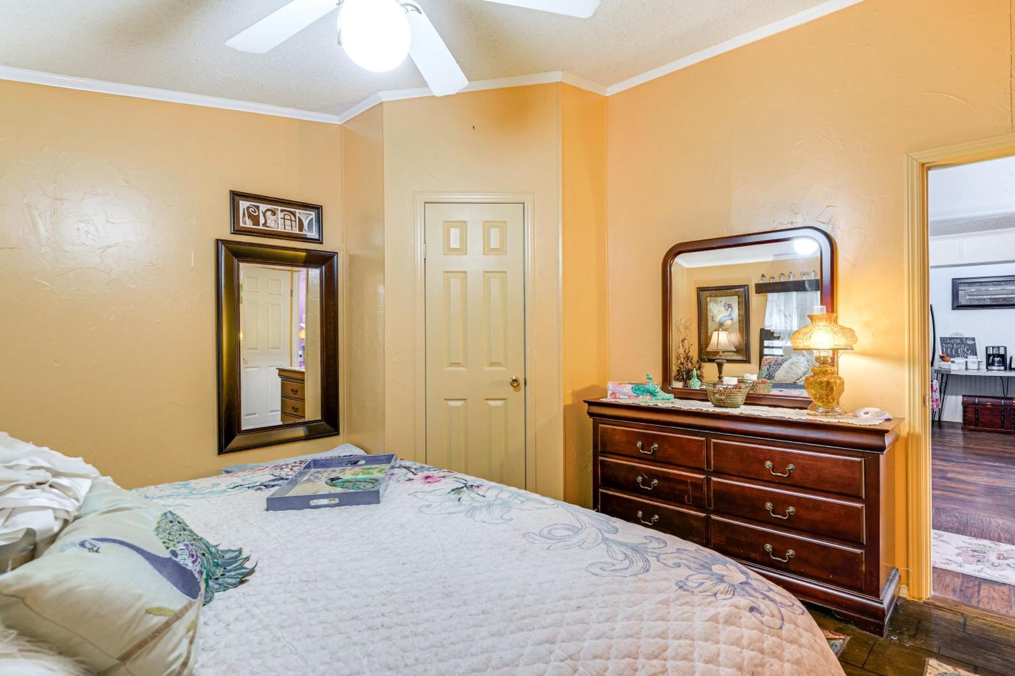 College Station Getaway With Hot Tub And Courtyard! Villa Exterior photo